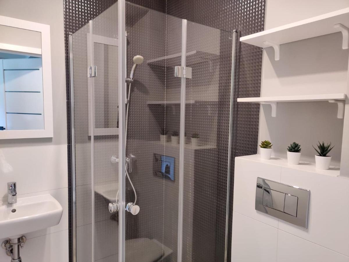 Ostrowo Plaza Hotel Luaran gambar